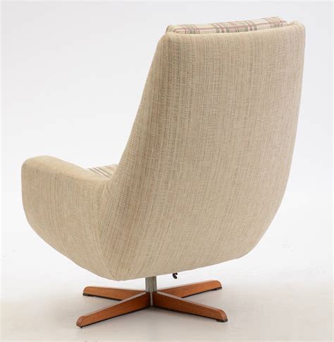 Mid-Century Modern Upholstered Reclining Swivel Chair | EBTH