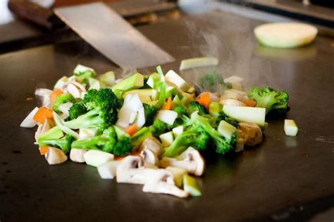 Hibachi chefs serve up entertainment (video) | Business | victoriaadvocate.com