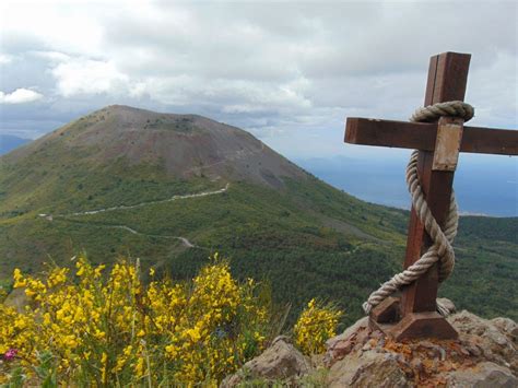 Hiking Vesuvio – Horseback Riding Naples Italy