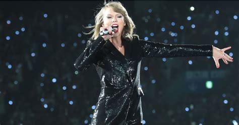 Taylor Swift's 1989 Tour Pictures | POPSUGAR Celebrity