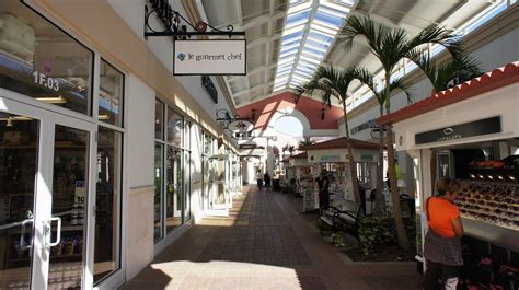 Orlando Premium Outlets International Drive: Closest outlets to Universal Orlando