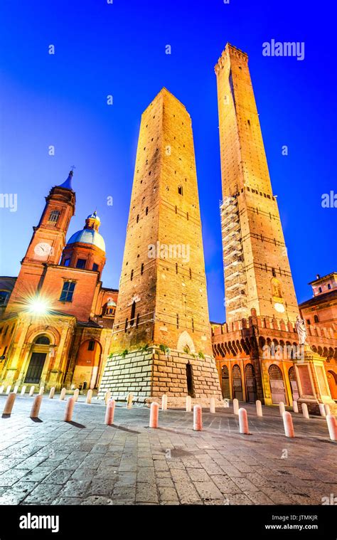 Leaning towers of bologna hi-res stock photography and images - Alamy