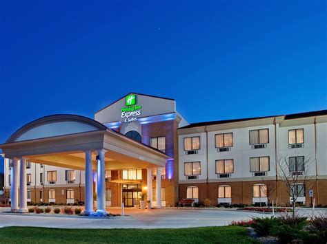 Holiday Inn Express & Suites St Charles Hotel by IHG