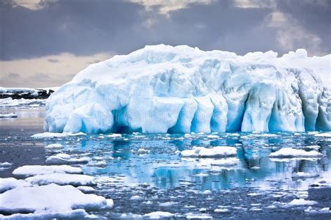 Arch Shaped Iceberg Antarctica Stock Photo - Image of ocean, winter: 37113544