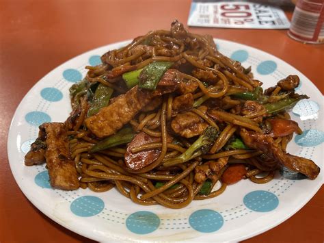 Spicy pork lo mein but with spaghetti : r/Noodles