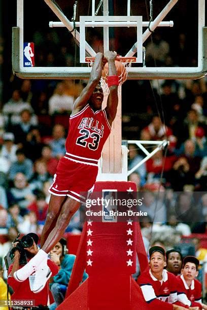 Michael Jordan 1988 Dunk Contest Photos and Premium High Res Pictures ...