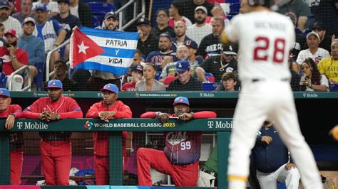 Cubanos tuvieron sentimientos encontrados en Miami durante el Clásico Mundial de Béisbol - CNN Video