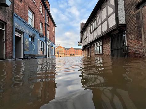 Six flood warnings in place for York as river hits 4.3m | YorkMix