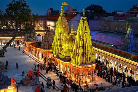 A Detailed Travel Guide - Kashi Vishwanath Temple In Varanasi - Tusk ...