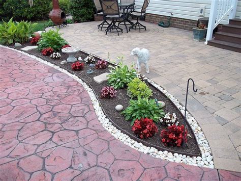 16 Mulch Garden Bed Ideas To Consider | SharonSable