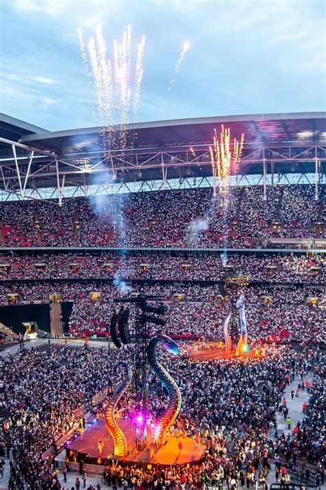 Taylor Swift Performs in Concert at Wembley Stadium Editorial Image - Image of wembley, people ...