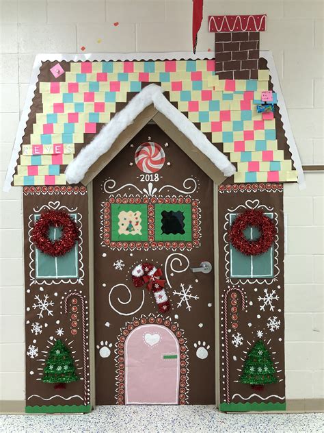 30+ Gingerbread House Christmas Decor - DECOOMO