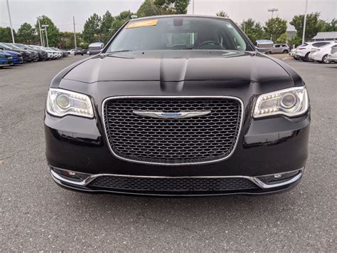 Certified Pre-Owned 2018 Chrysler 300 Limited RWD 4dr Car