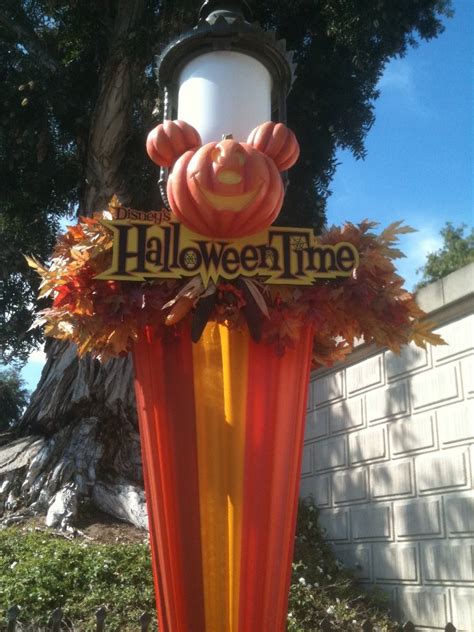 25 Amazing Disney Halloween Decorations Ideas - Interior Vogue