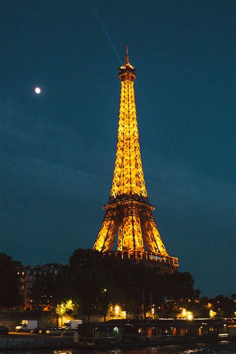 The Eiffel Tower at Night: A Complete Guide to the Paris Light Show