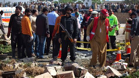 Bomb blast in Pakistan kills more than 20