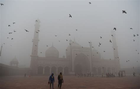 Pic de pollution en Inde: New Delhi ferme ses écoles pour la semaine