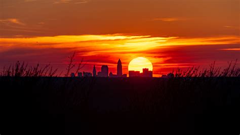 Download wallpaper 3840x2160 buildings, city, silhouettes, sun, sunset ...