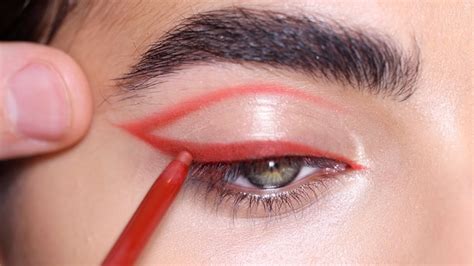 Red Eyeliner Japanese