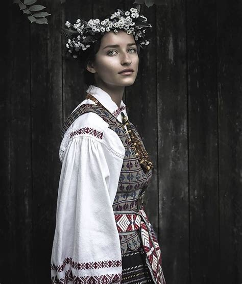 Lithuanian woman traditional clothing