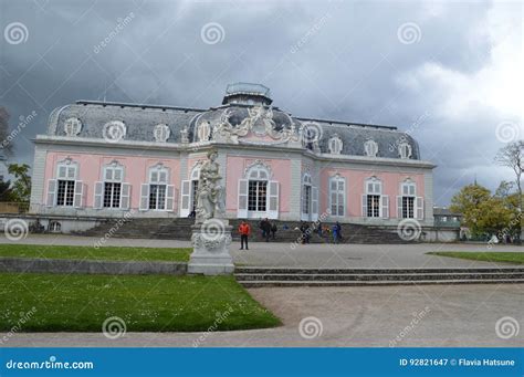 Pink castle in Dusseldorf stock image. Image of river - 92821647