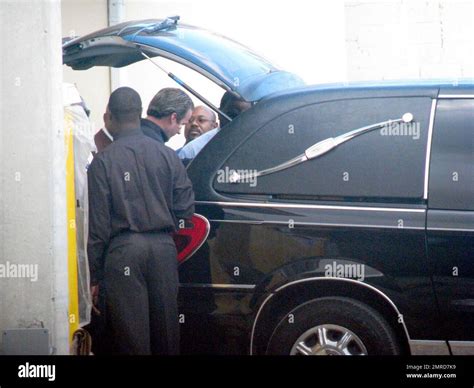 Exclusive!! Security and undercover police vehicles gather behind the ...