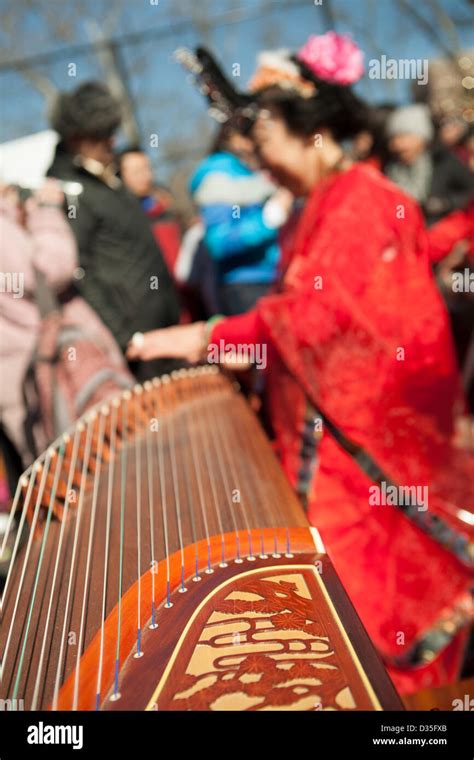 Chinese zither music hi-res stock photography and images - Alamy