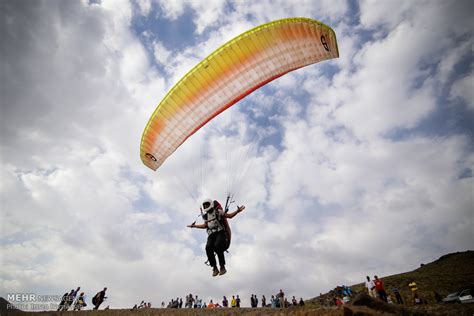 Mehr News Agency - Hamedan province hosts nation-wide paragliding ...