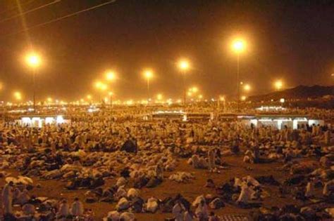 Hajj pilgrims arrive in Muzdalifah - Pakistan - Dunya News