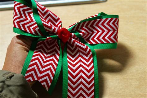 Crafty Texas Girls: DIY BIG Christmas Hair Bow