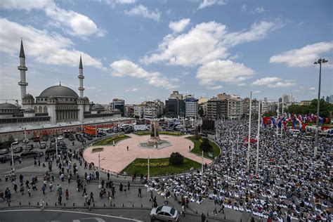 Istanbul’s Taksim Mosque opens after decades of legal wrangling | Daily Sabah