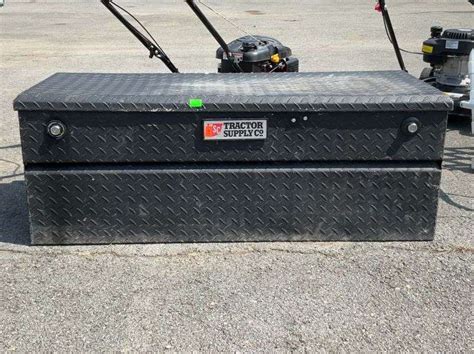 Diamond plate truck bed toolbox 4’L x16”W x 17”H - Hash Auctions