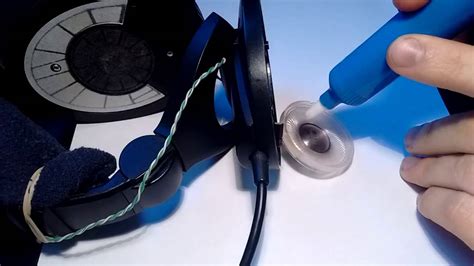 How to fix dented headphone speaker diaphragm (with a vacuum desolderer) - YouTube