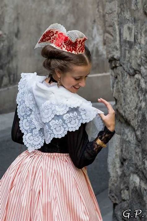 Folk costumes of Europe (women's edition) | Traditional french clothing ...