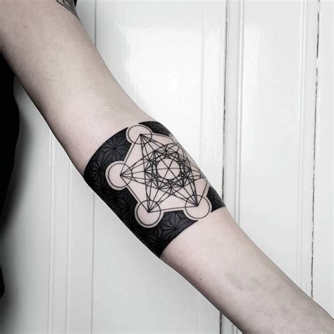 Metatron and Asanoha pattern. Tattoo Studio, Tattoo Blog, Black Ink Tattoos, Body Art Tattoos ...