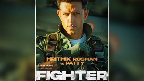 Hrithik Roshan in uniform in the new poster of Fighter is a perfect antidote for our Monday blues