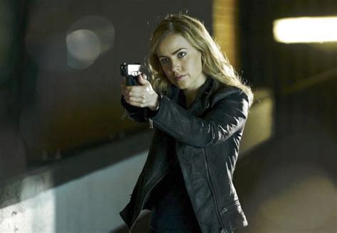 Photo de Amanda Schull - 12 Monkeys : Photo Amanda Schull - Photo 49 ...