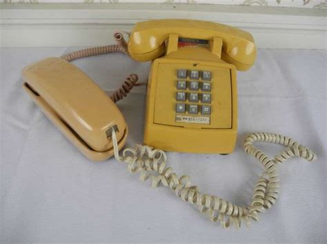 Lot of 2 Vintage Push Button Phones - GC5 Auctions