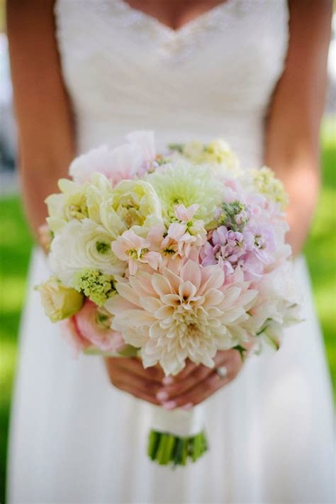 Beautiful Bridal: 15 Breathtaking Dahlia Bouquets