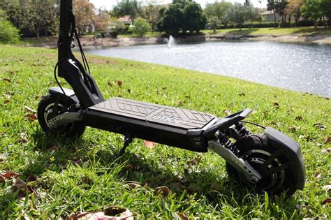 Apollo Phantom review: 40 MPH electric scooter redesigned from scratch