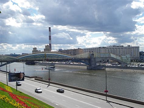 Moscow-along the Moscow River | A pedestrian bridge across t… | Flickr