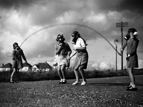 17 Haunting Historical Photos Of Children At Play During Wartime | HuffPost