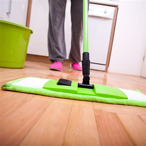 Deep Cleaning Hardwood Floors to Get Shiny and Clean Floor | HomesFeed