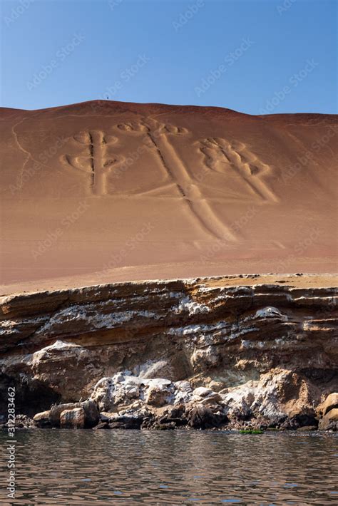 Paracas Candelabra, called the Candelabra of the Andes, Paracas ...