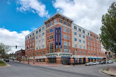 Hampton Inn Portland Downtown - Waterfront - UPDATED 2020 Prices ...