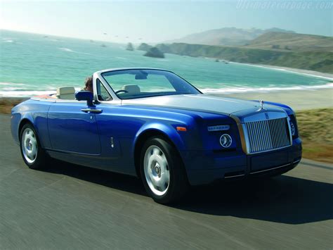 Rolls-Royce Phantom Drophead Coupe High Resolution Image (2 of 18)