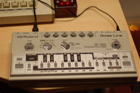 TB 303 | The Roland TB 303 synthesizer/sequencer at www.sona… | Flickr