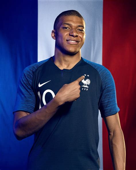 Still No World Cup Winners Badge - Nike France 2 Star 2018 Home + Away ...