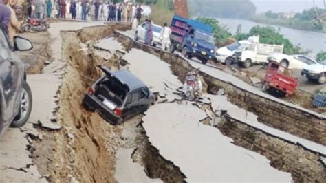 Pakistan earthquake: Death toll rises to 30, over 452 injured - World News