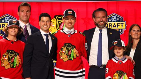 Chicago Blackhawks and No. 1 overall draft pick Connor Bedard agree to ...